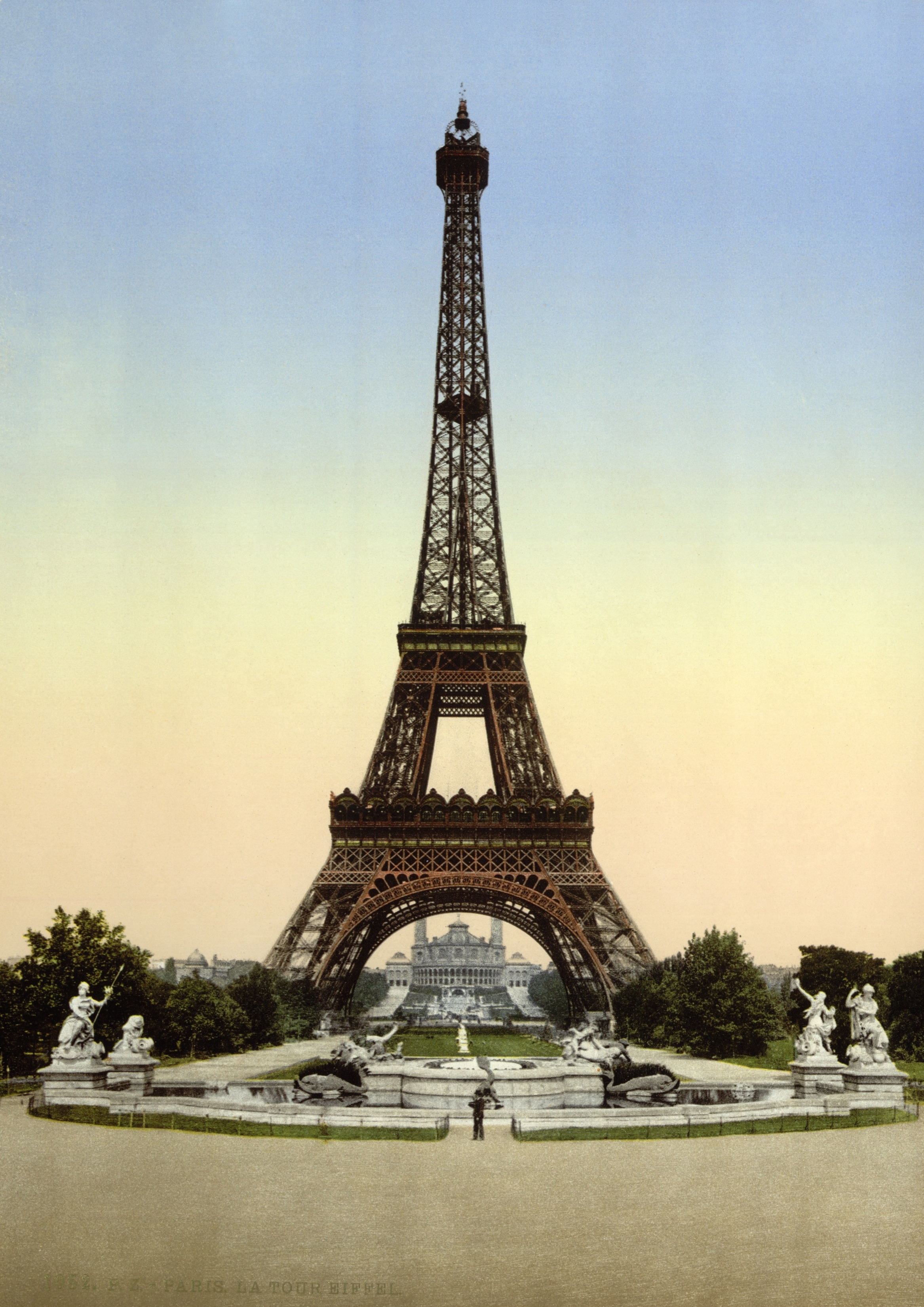 Eiffel Tower, full-view looking toward the Trocadero, Exposition Universal, 1900, Paris, France.jpg