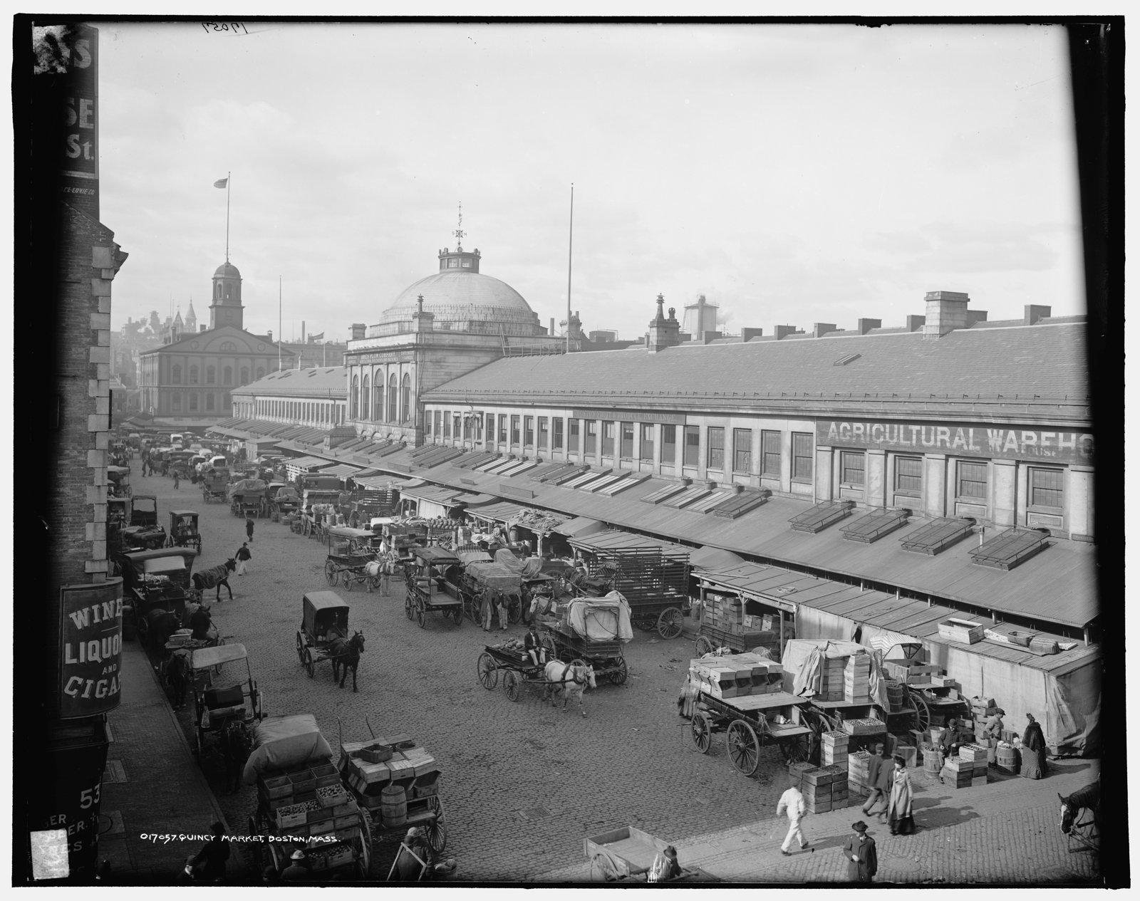 Quincy Market Boston 1904.jpg