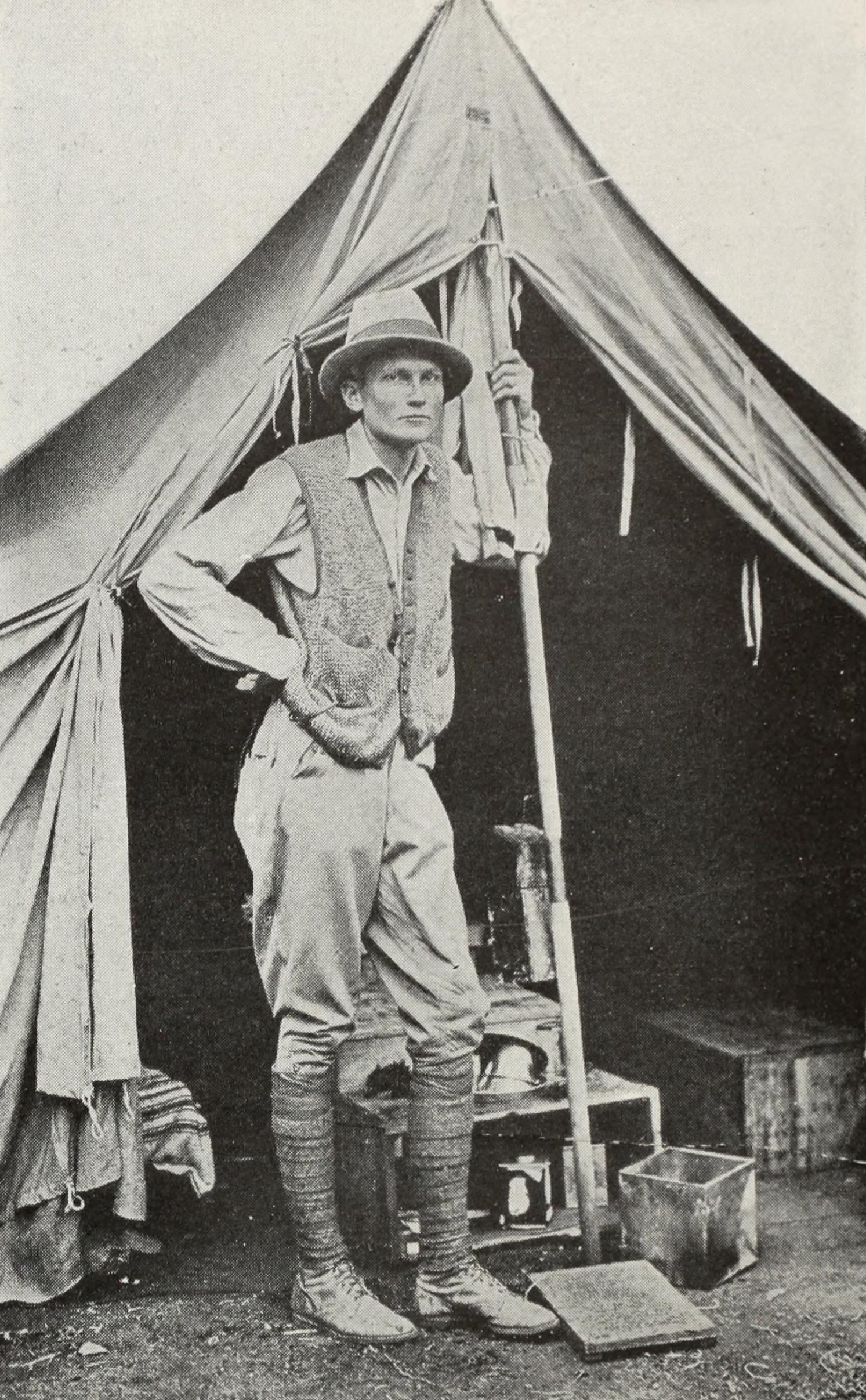 Hiram Bingham 1912 at Machu Picchu.jpg