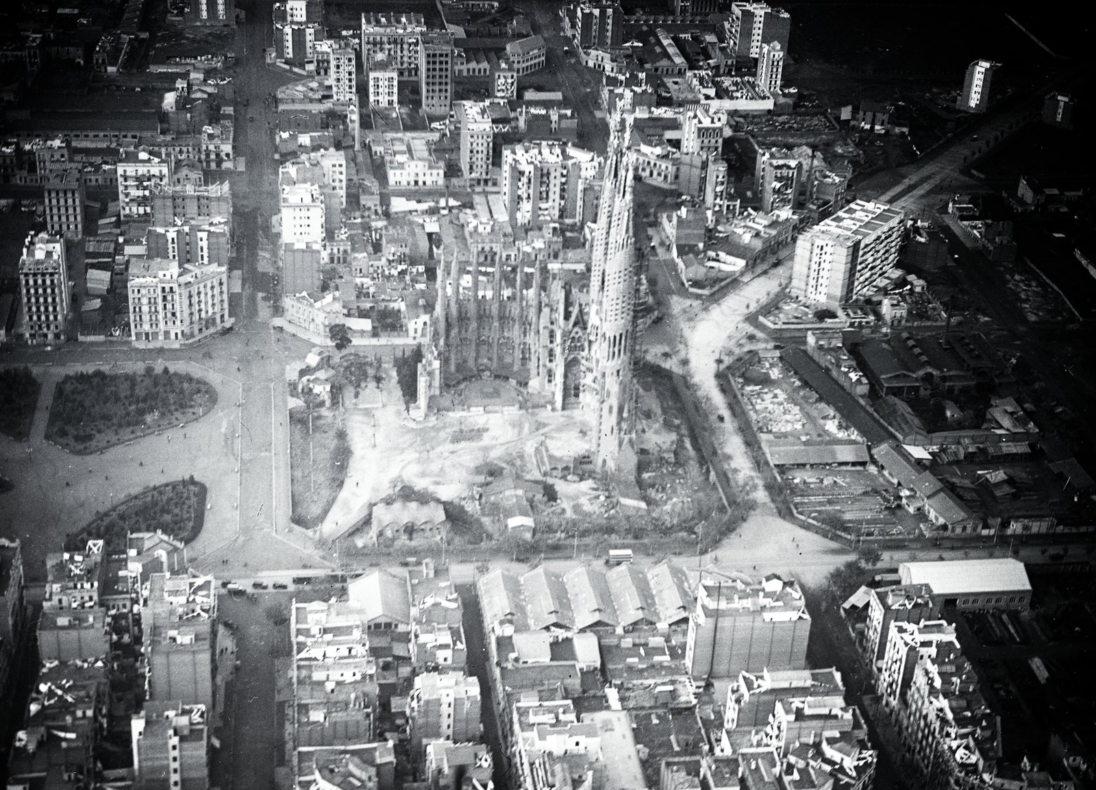 ETH-BIB-Barcelona, Sagrada Familia-Tschadseeflug 1930-31-LBS MH02-08-0201.tif